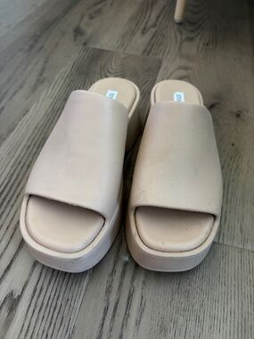 STEVE MADDEN PLATFORM SLIP ONS